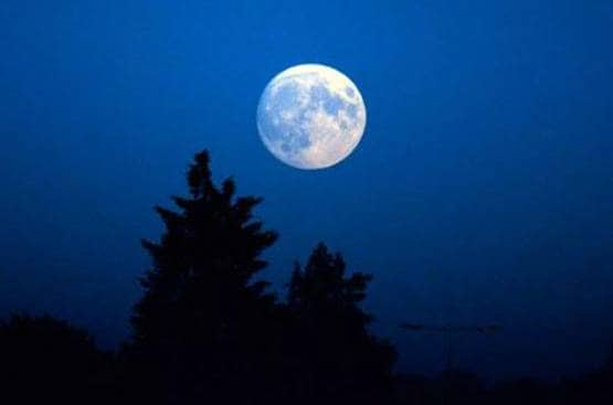 चाँद की पूरी रात में
