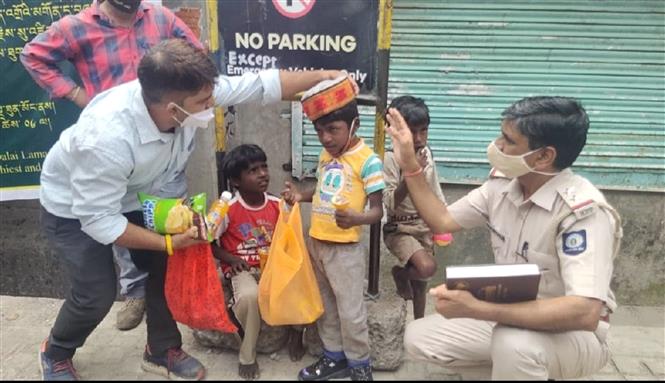 2021_7largeimg_1488324413.JPG, वायरल वीडियो: धर्मशाला में 5 साल के बच्चे ने पर्यटकों से मास्क पहनने को कहा : द ट्रिब्यून इंडिया