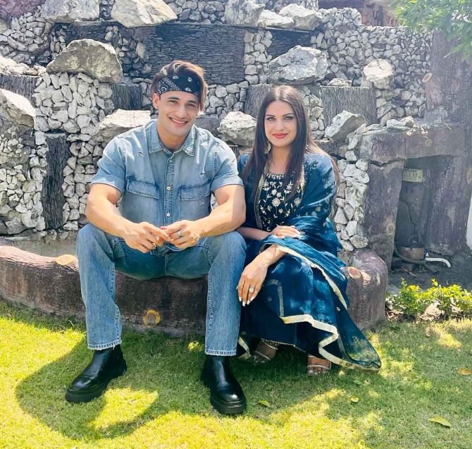 Punjabi singer Himanshi fell in love with housemate Asim on Bigg Boss 13. The two are still dating each other.
